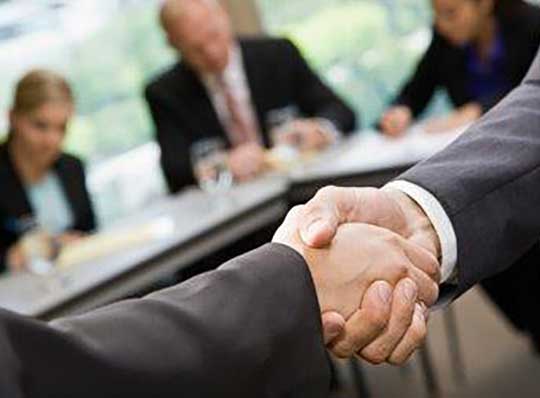 Men shaking hands - Alternative Dispute Resolution
